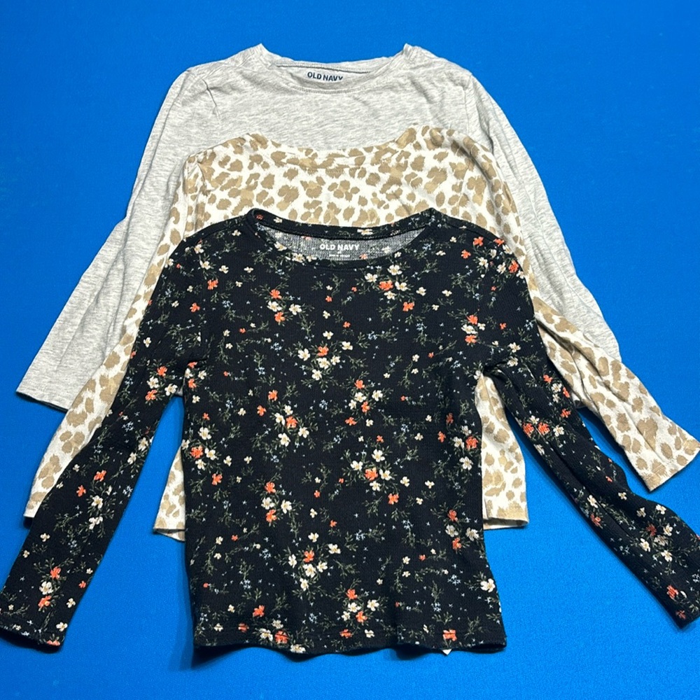 Old Navy set of three long sleeve t shirts